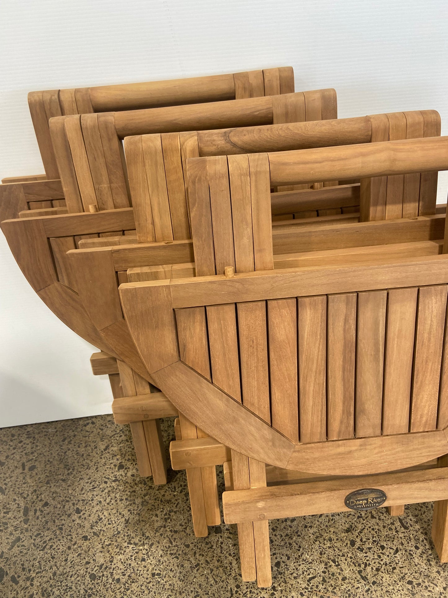 Amazing round folding side / picnic table. Pick up in-store only