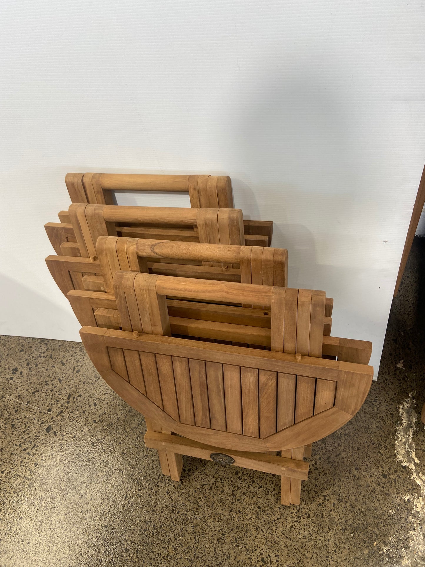 Amazing round folding side / picnic table. Pick up in-store only