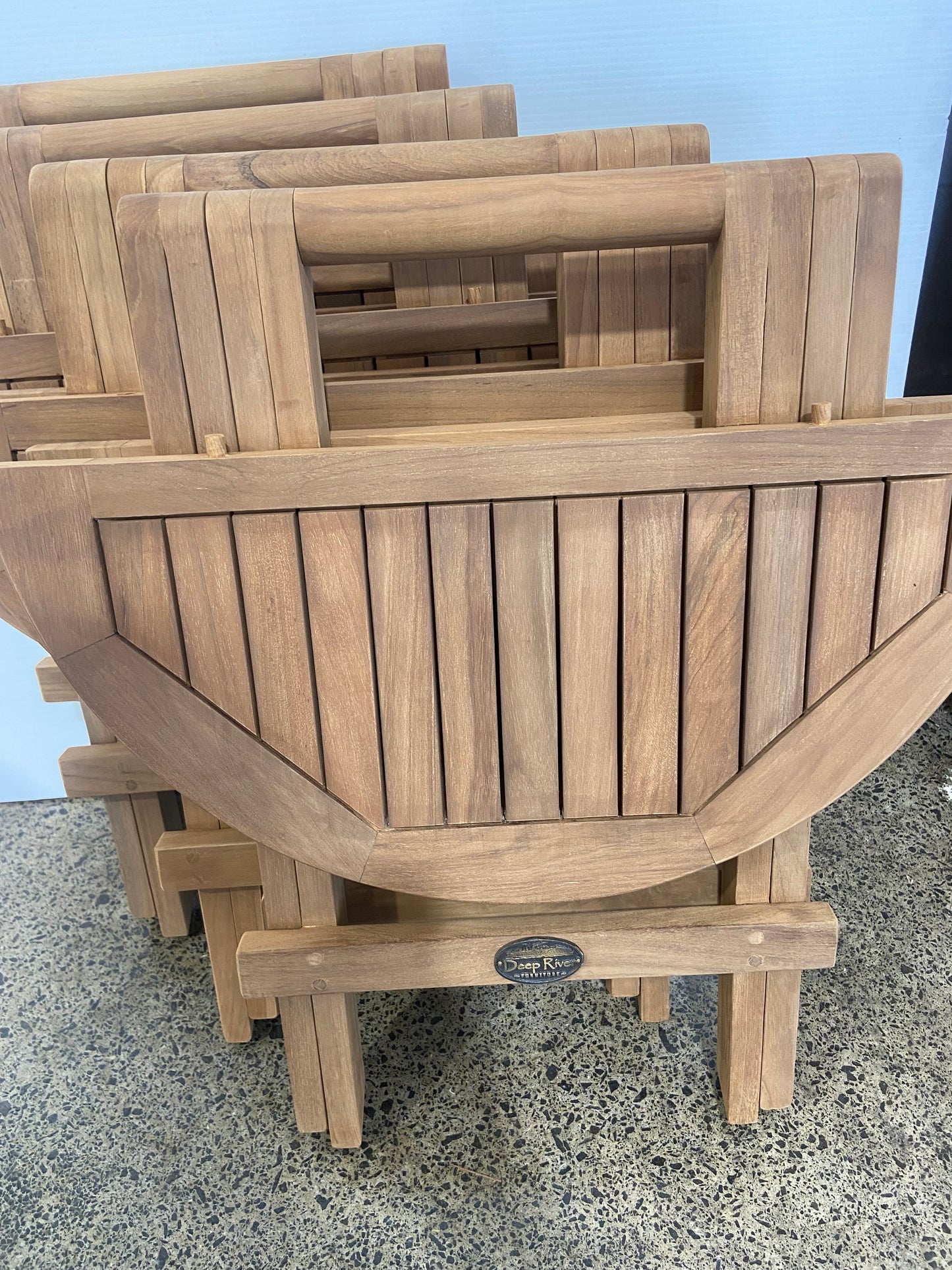 Amazing round folding side / picnic table. Pick up in-store only