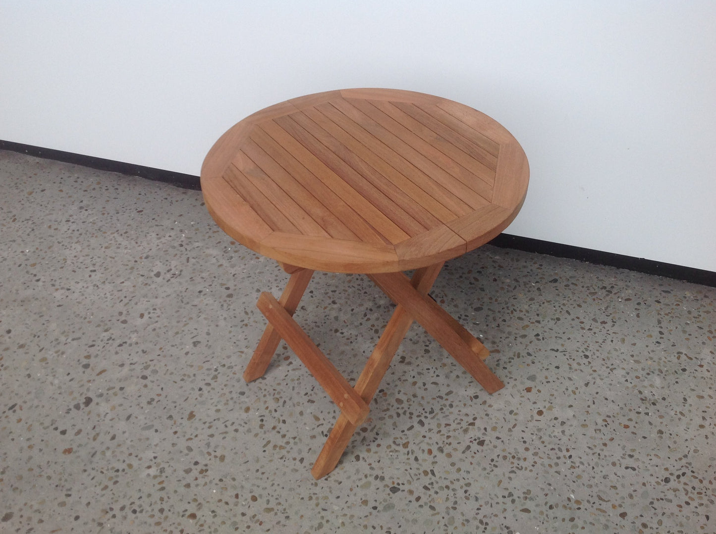 Amazing round folding side / picnic table. Pick up in-store only